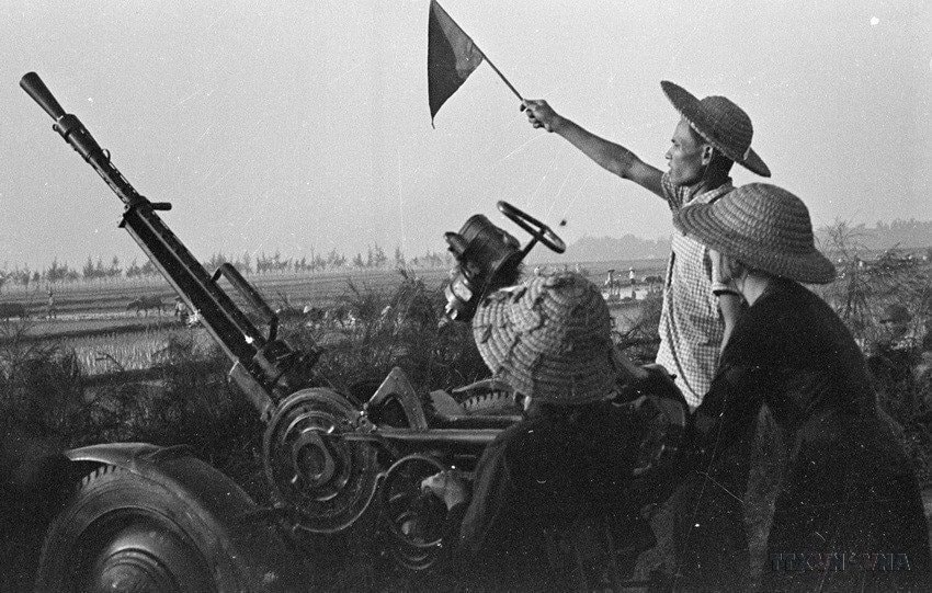 vna_potal_51_nam_chien_thang_-ha_noi_-_dien_bien_phu_tren_khong-_121972_-_122023_tran_thang_mang_tam_voc_lich_su_o_the_ky_xx_7130649.jpg