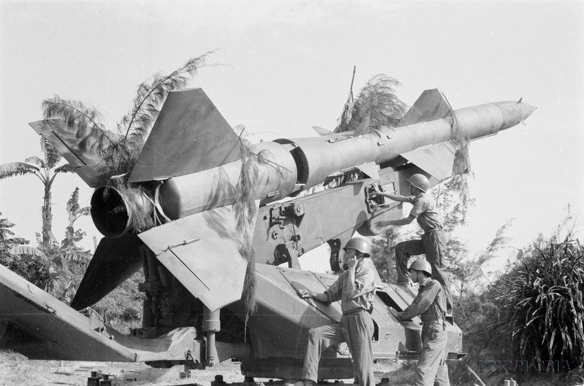 vna_potal_51_nam_chien_thang_-ha_noi_-_dien_bien_phu_tren_khong-_121972_-_122023_tran_thang_mang_tam_voc_lich_su_o_the_ky_xx_7130688.jpg