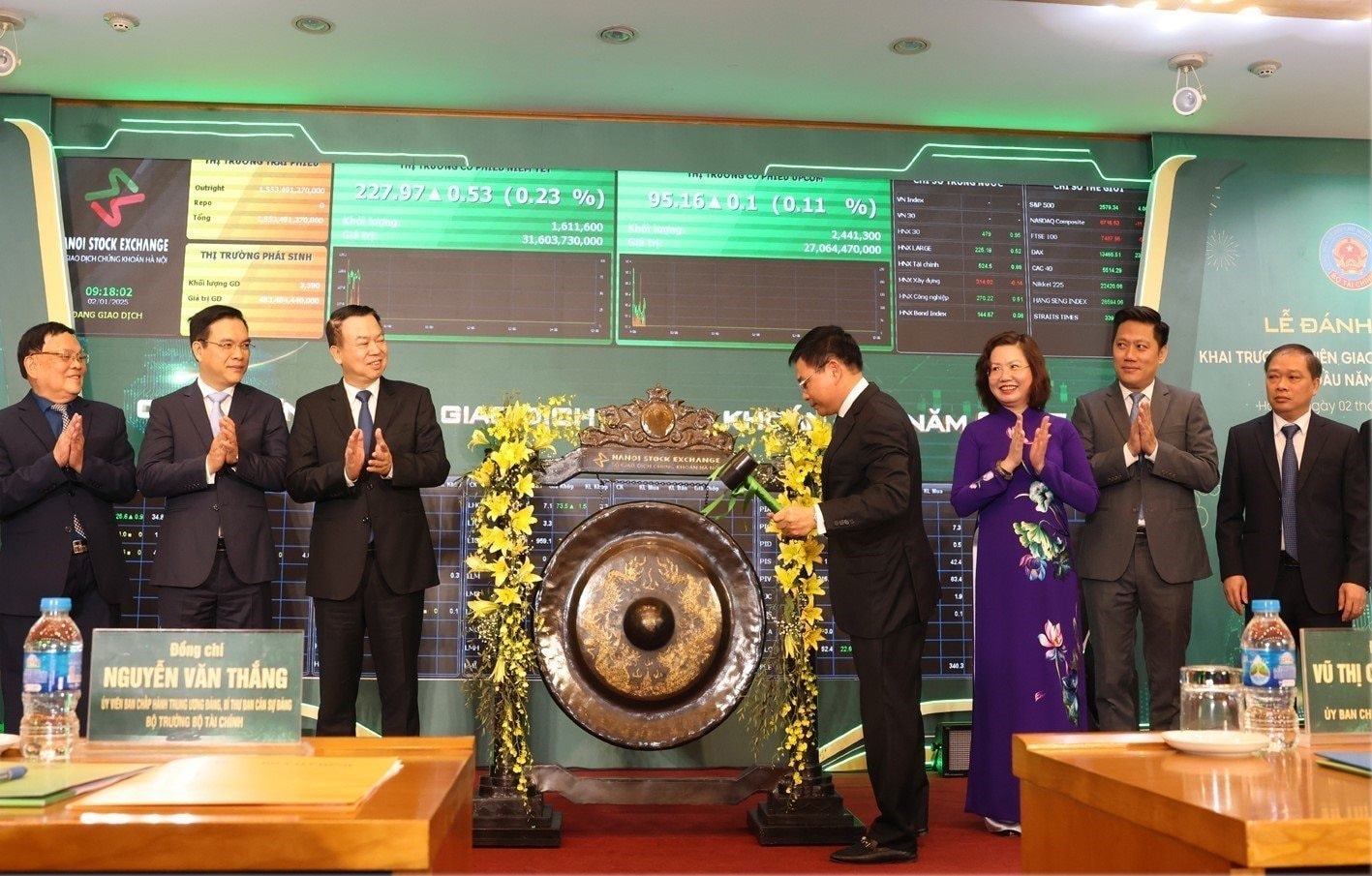 vna_potal_le_danh_cong_khai_truong_giao_dich_chung_khoan_dau_nam_2025_7786841.jpg