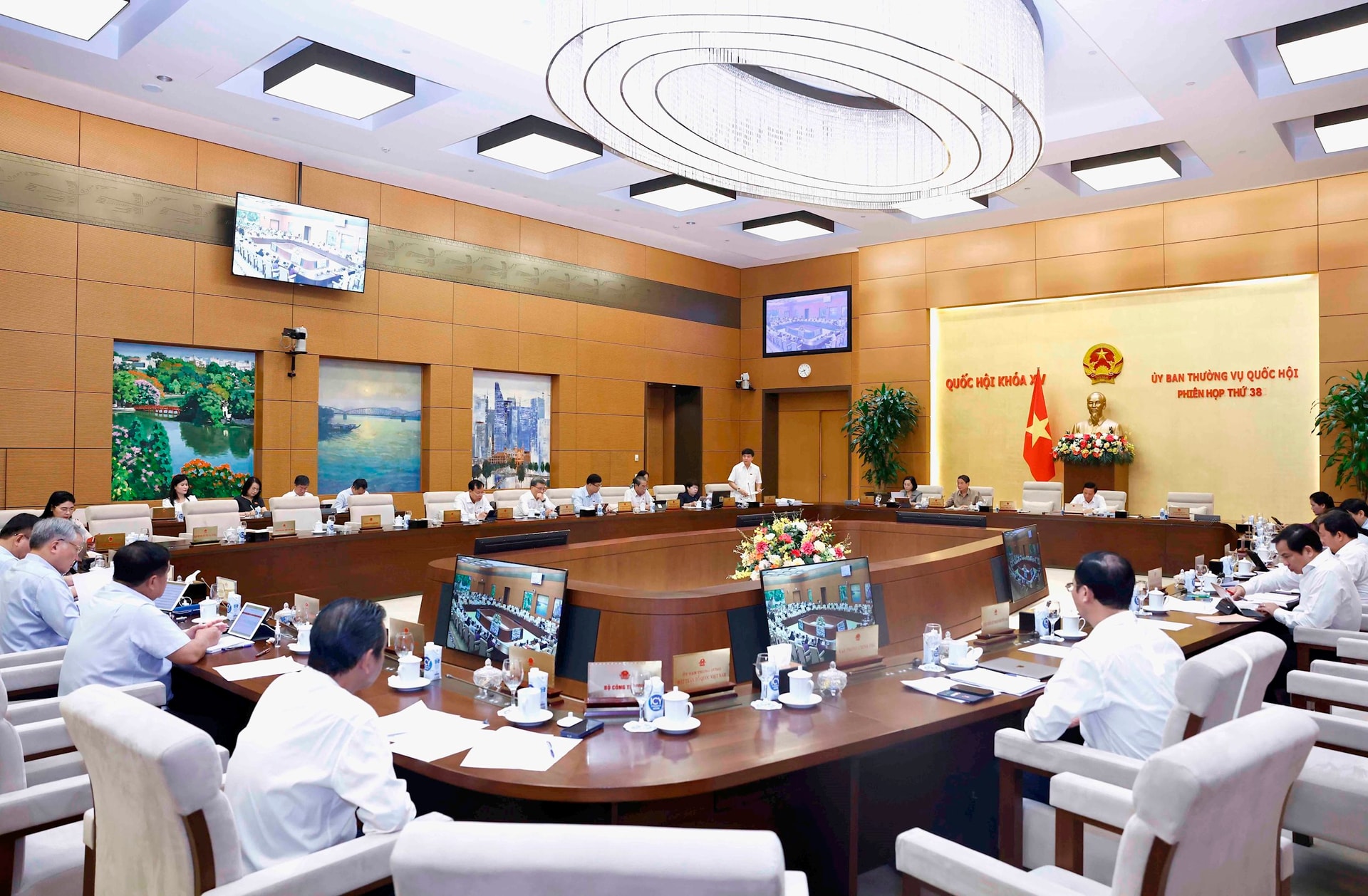 vna_potal_ubtv_quoc_hoi_cho_y_kien_ve_mot_so_luat_va_du_an_luat__7643323.jpg