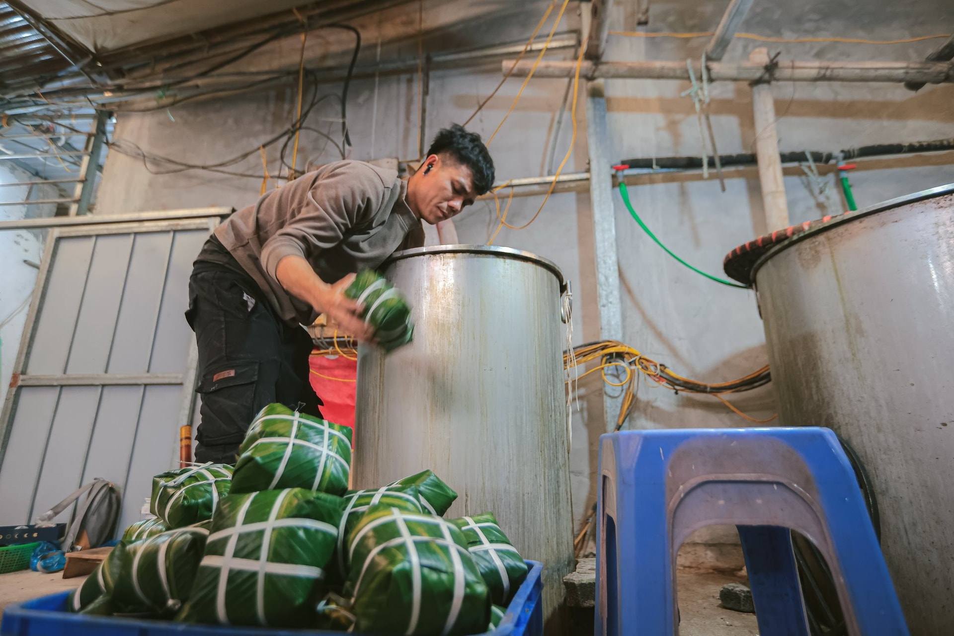 banh_chung_tranh_khuc_-_dac_san_nuc_tieng_ha_thanh_7819376-10-_resize.jpg