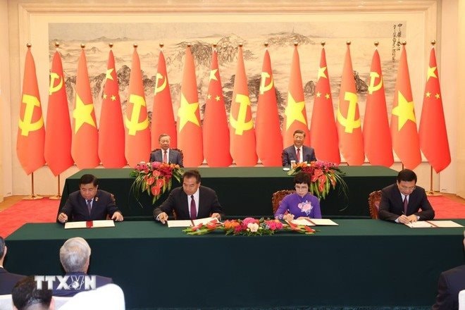 ttxvn-tong-bi-thu-chu-tich-nuoc-viet-nam-va-trung-quoc-chung-kien-le-ky-cac-van-kien-hop-tac-giua-hai-nuoc-2008-9192.jpg