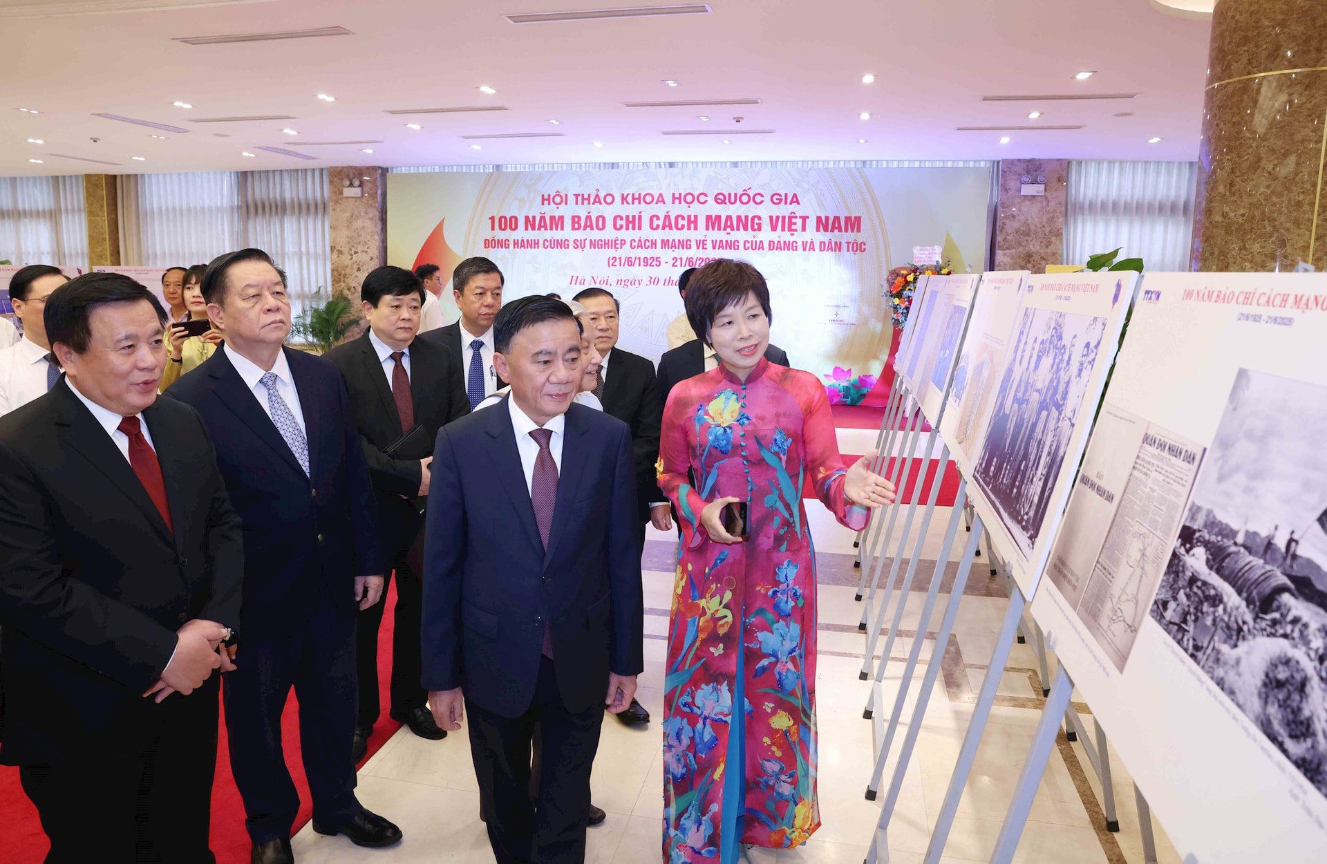vna_potal_hoi_thao_khoa_hoc_quoc_gia_-100_nam_bao_chi_cach_mang_viet_nam_dong_hanh_cung_su_nghiep_cach_mang_ve_vang_cua_dang_va_dan_toc_8064189.jpg