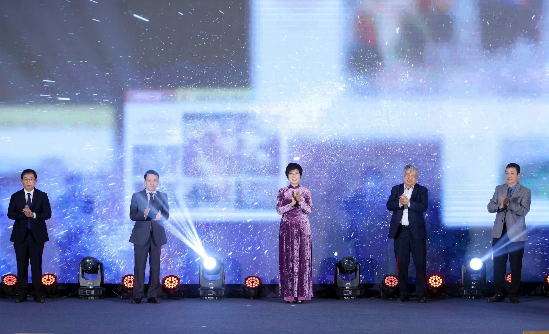 vna_potal_le_trao_giai_anh_bao_chi_khoanh_khac_vang_lan_thu_7_7774781.jpg