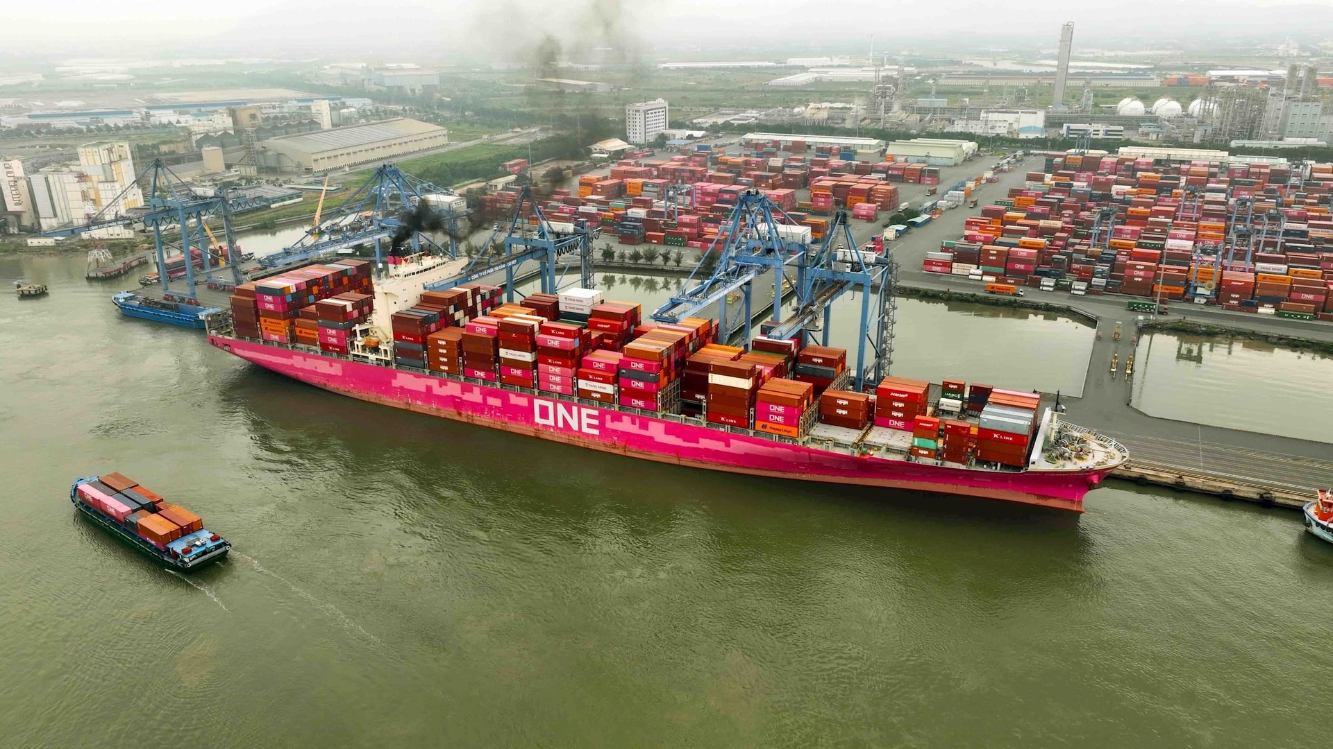 ttxvn_1007-cang-cai-mep.jpg