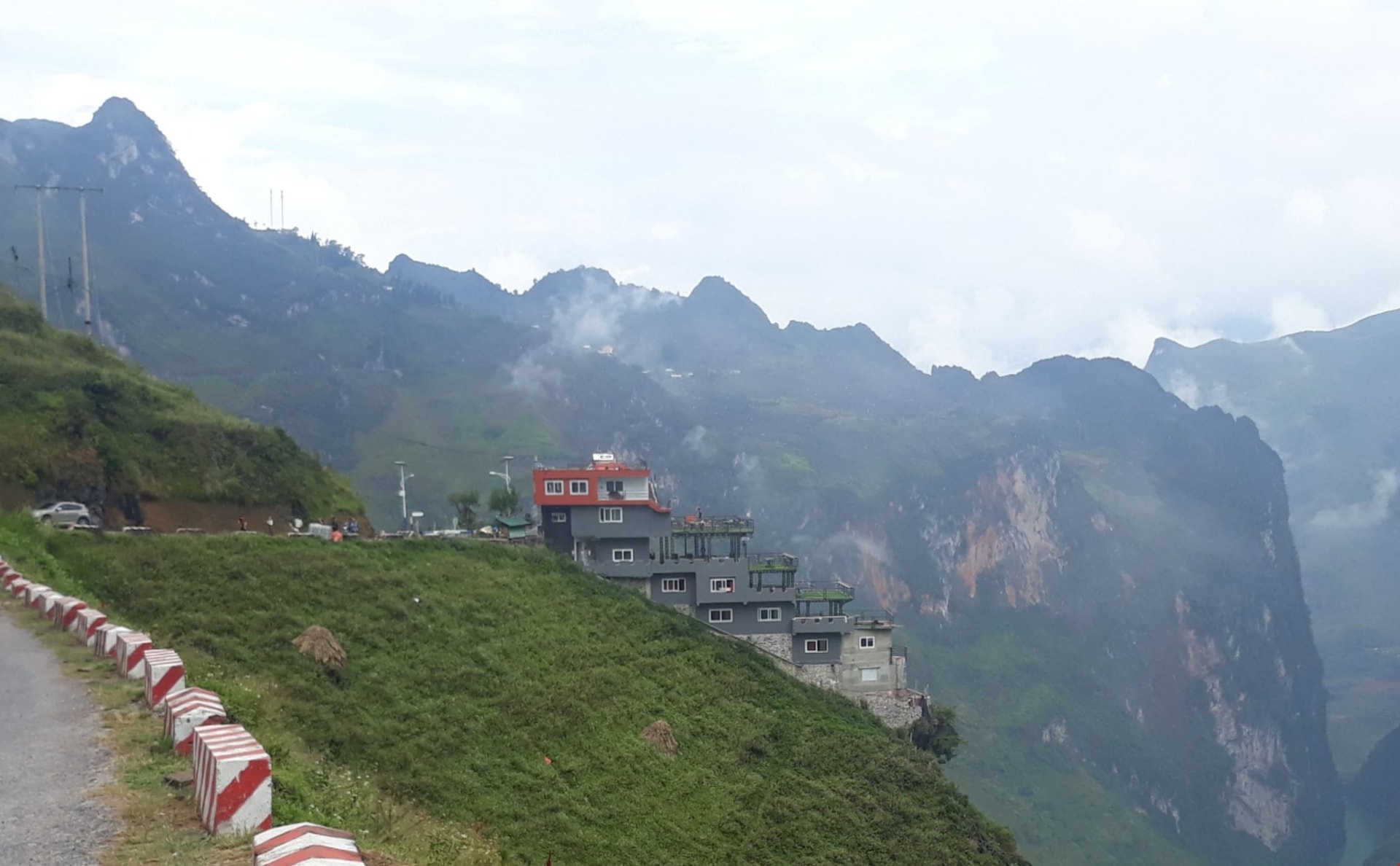 trong-anh-nha-nghi-nha-hang-panorama-ma-pi-leng.-anh-nguyen-chien-ttxvn.jpg