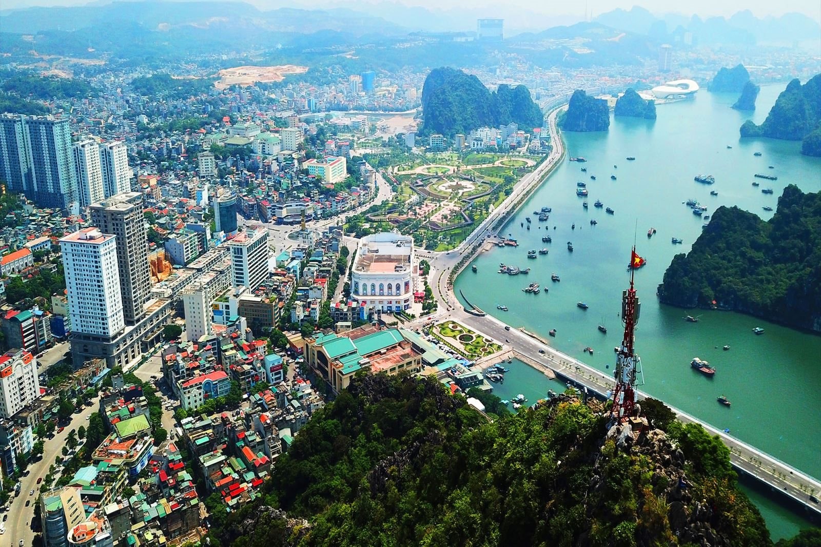 ha-long-quang-ninh-1662026-17-32-53.jpg