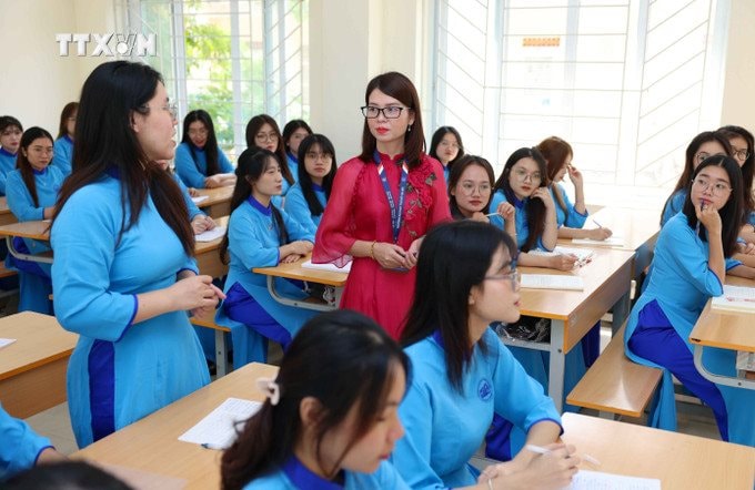 potal-noi-chap-canh-uoc-mo-dung-tren-buc-giang-cua-nhung-nha-giao-tuong-lai-7712277-6188.jpg