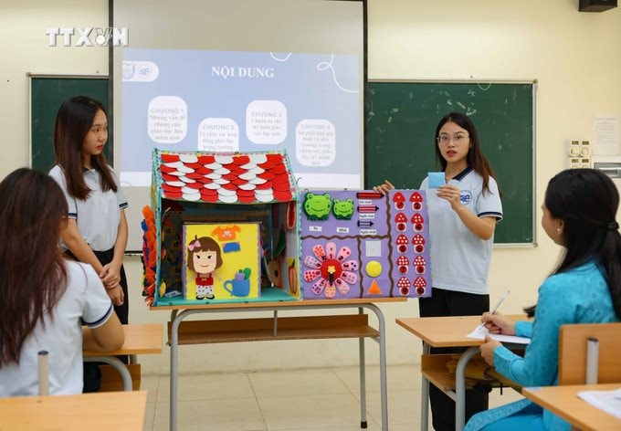 potal-noi-chap-canh-uoc-mo-dung-tren-buc-giang-cua-nhung-nha-giao-tuong-lai-7712304-3710.jpg