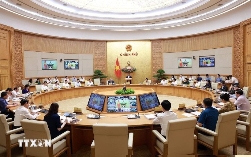 thu-tuong-chu-tri-phien-hop-chinh-phu-thuong-ky-thang-6-va-hoi-nghi-truc-tuyen-chinh-phu-voi-cac-dia-phuong-03-2.jpg