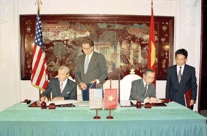 vna_potal_25_nam_viet_nam_gia_nhap_asean_2871995_-_2872020_viet_nam_vung_buoc_tren_duong_hoi_nhap_091639256_stand.jpg
