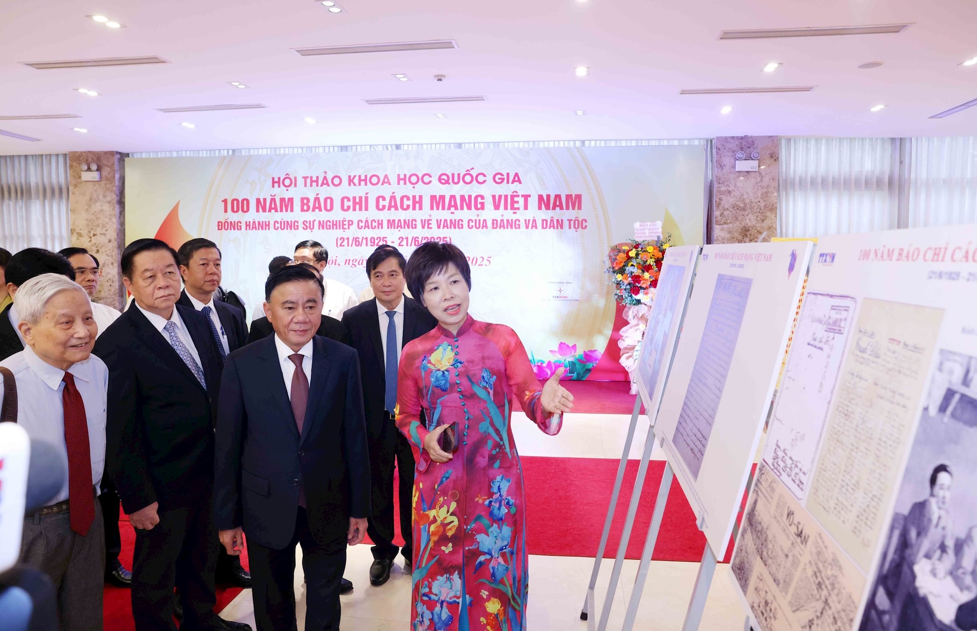 vna_potal_hoi_thao_khoa_hoc_quoc_gia_-100_nam_bao_chi_cach_mang_viet_nam_dong_hanh_cung_su_nghiep_cach_mang_ve_vang_cua_dang_va_dan_toc_8064190.jpg