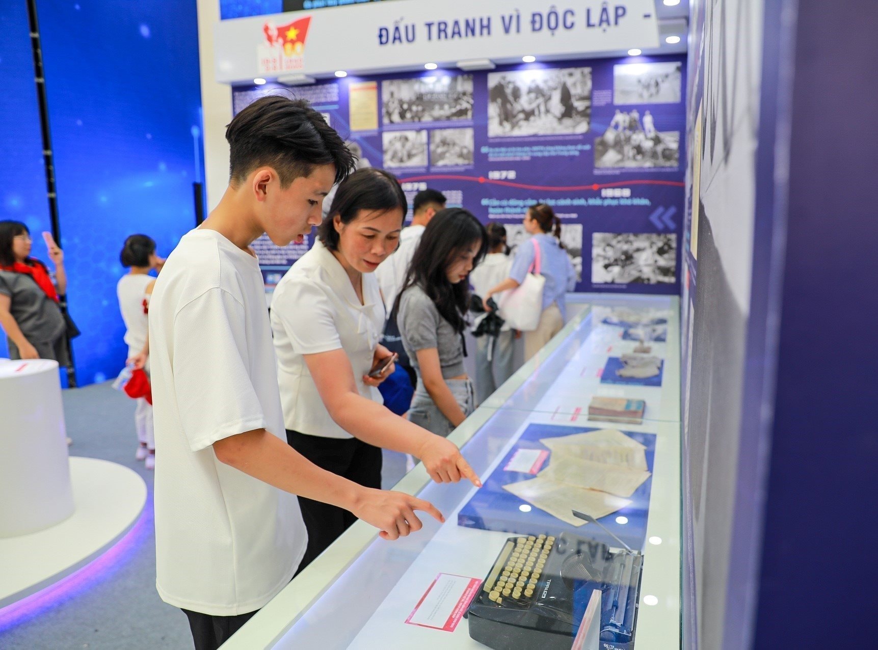 vna_potal_khu_trung_bay_cua_ttxvn_-_diem_den_tai_trien_lam_80_nam_hanh_trinh_doc_lap_-_tu_do_-_hanh_phuc_8246511.jpg