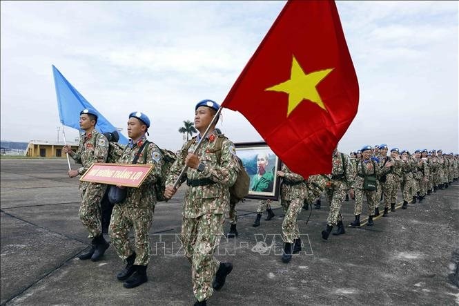 vna_potal_doi_cong_binh_so_2_len_duong_thuc_hien_nhiem_vu_gghb_tai_abyei_stand.jpg