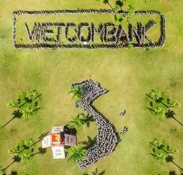 gan-1.000-doan-vien-xep-hinh-tai-hoi-trai-thanh-nien-tuoi-tre-vietcombank-sat-son-niem-tin-voi-dang-nam-2020.jpg