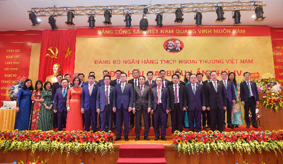 ban-chap-hanh-dang-bo-vietcombank-nhiem-ky-2020-2025-ra-mat-dai-hoi-dai-bieu-dang-bo-vietcombank-lan-thu-iv-nam-2020.png
