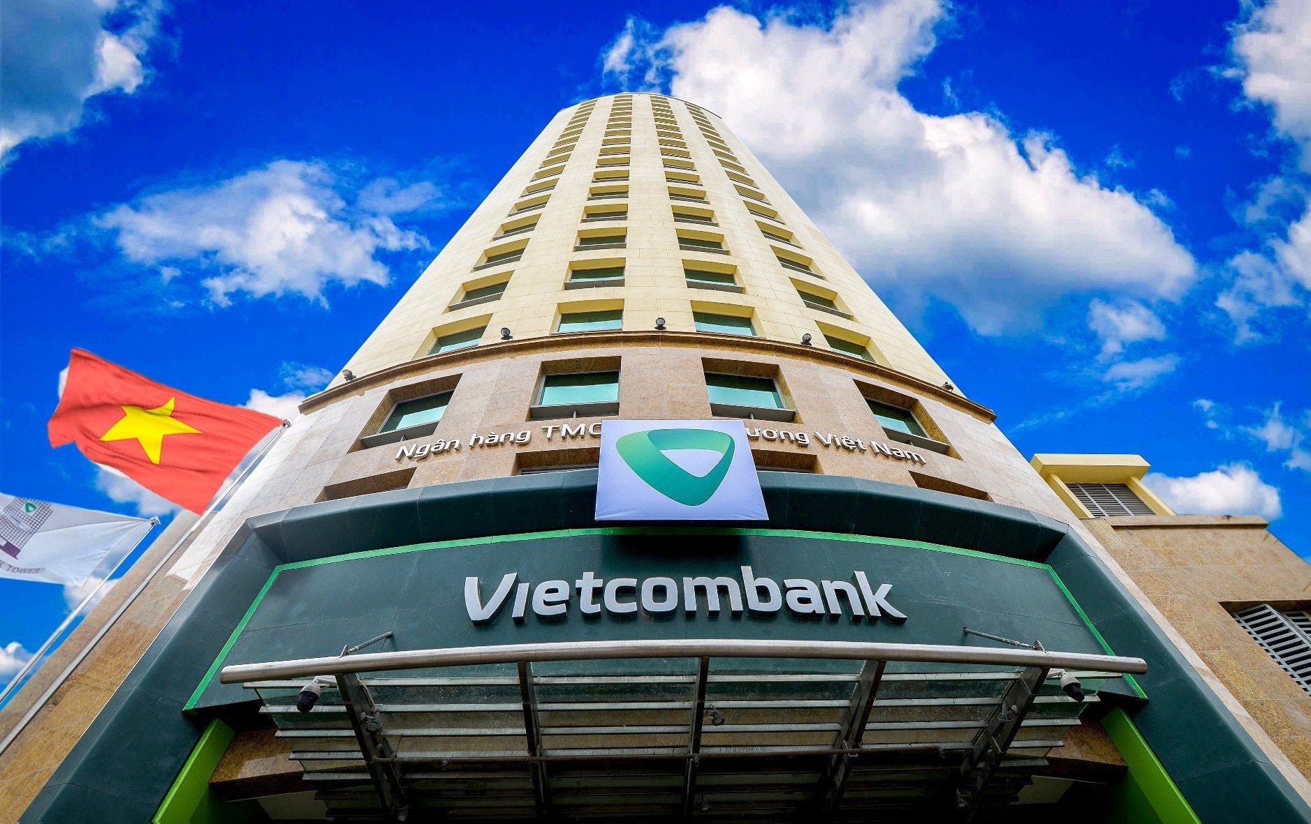 toa-nha-vietcombank-16104927075791014381071.jpg