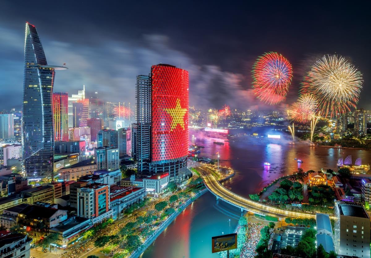 lung linh một dải non sông