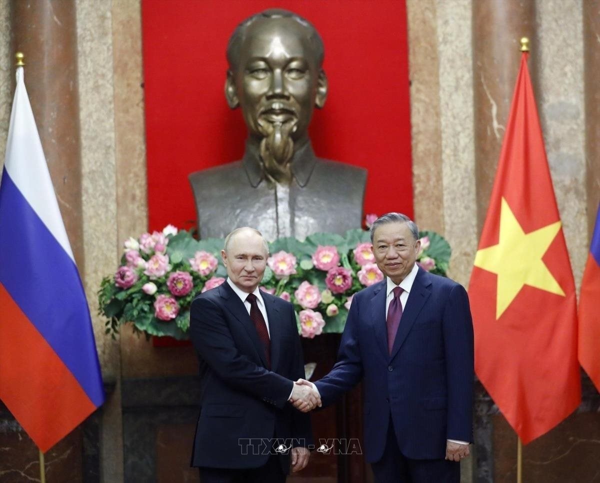 vna-potal-chu-tich-nuoc-to-lam-hoi-dam-voi-tong-thong-lb-nga-vladimir-putin-7440230-1-21-16-12-56(1).jpg