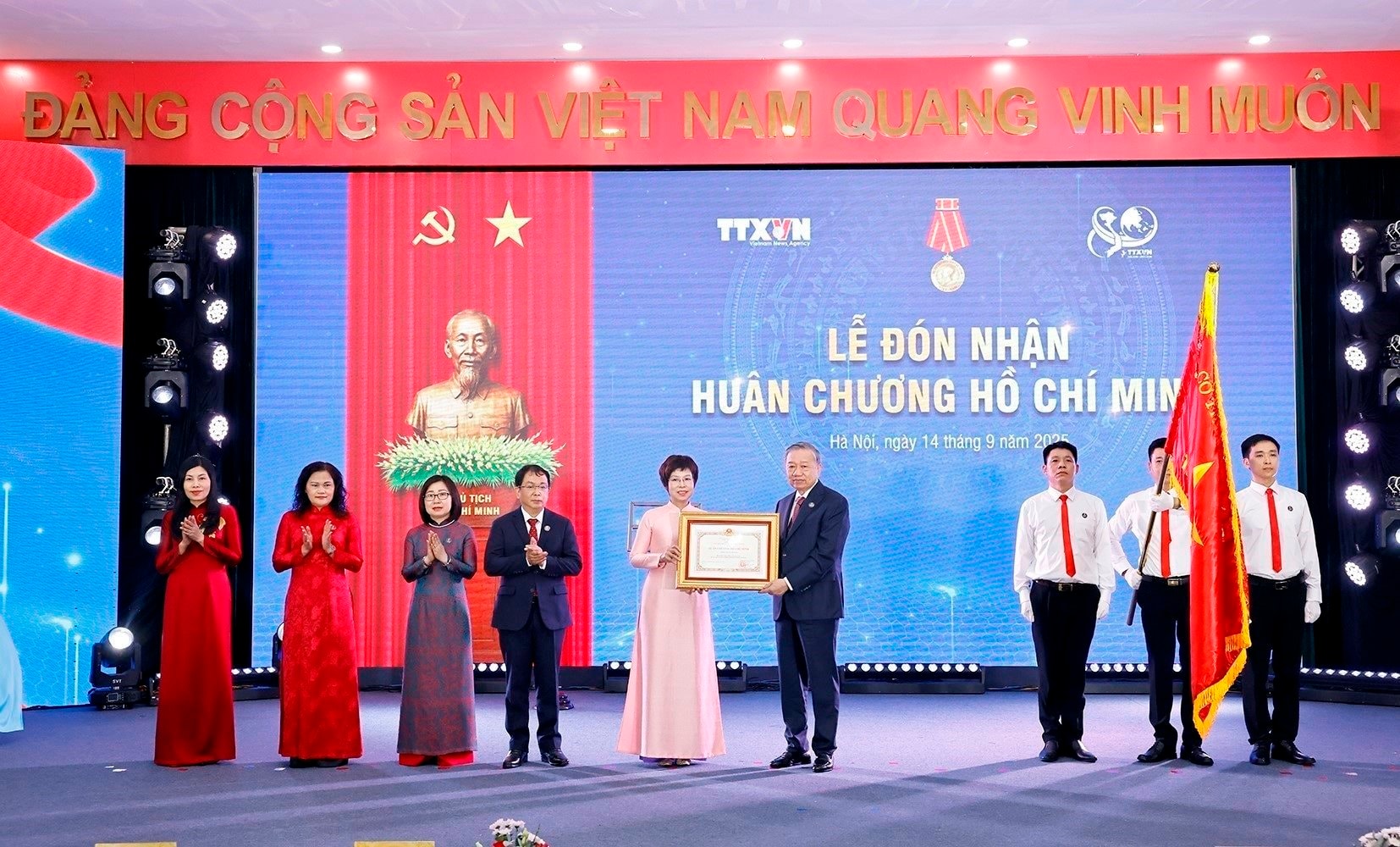 ttxvn_tong_bi_thu_to_lam_du_le_ky_niem_80_nam_ngay_truyen_thong_thong_tan_xa_viet_nam_2.jpg