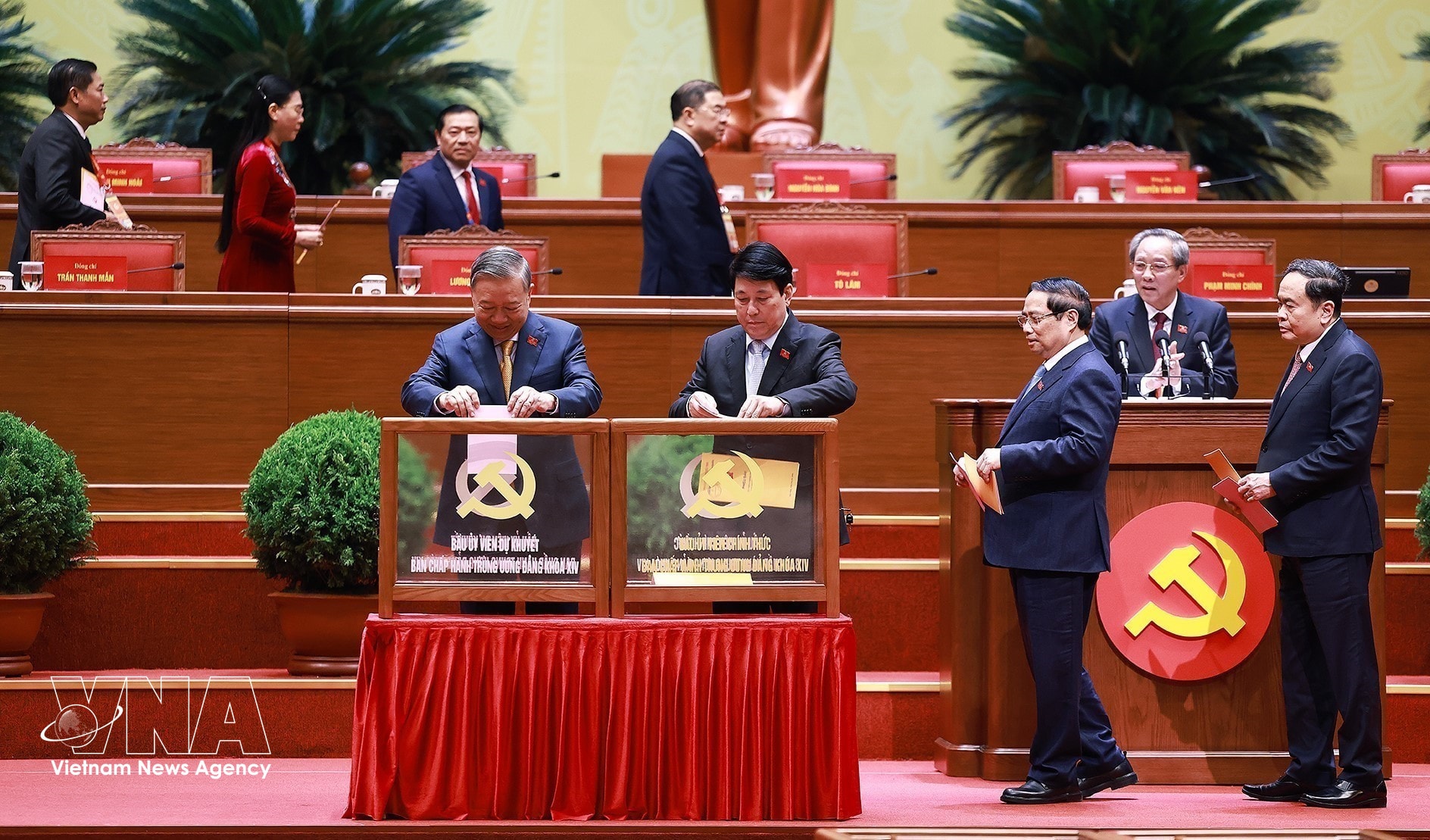 potal-dai-hoi-xiv-cua-dang-bau-ban-chap-hanh-trung-uong-khoa-xiv-8546302.jpg