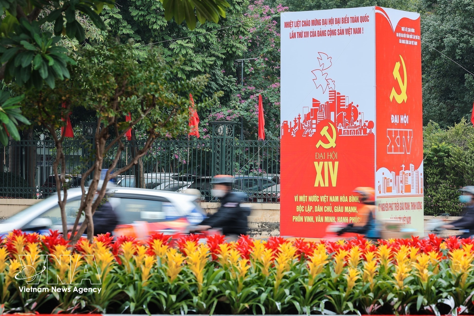 potal-dai-hoi-xiv-cua-dang-ruc-ro-co-hoa-chao-mung-dai-hoi-xiv-8534352.jpg
