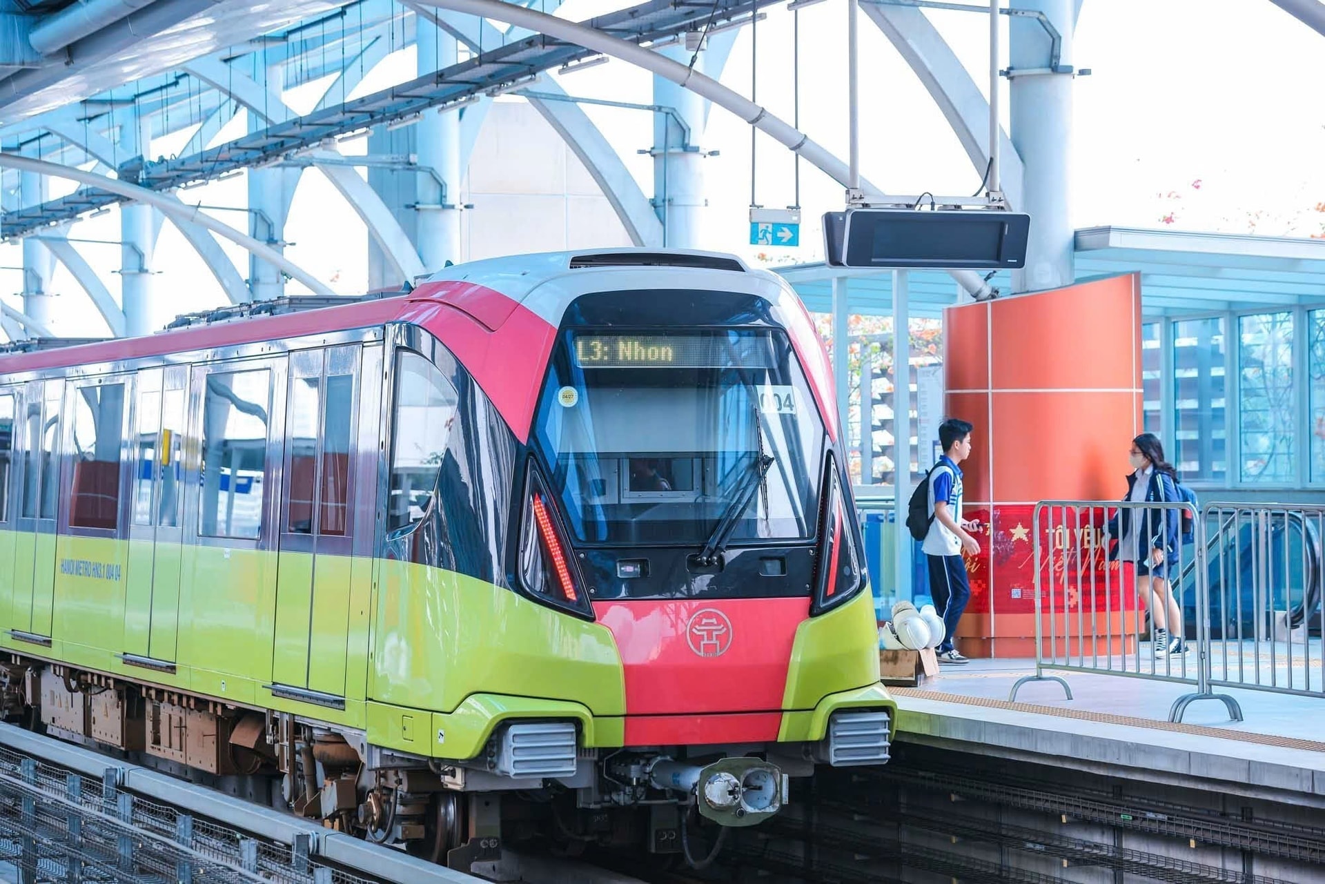 vna_potal_tau_dien_tren_cao_tai_ha_noi_lua_chon_moi_cho_do_thi_ben_vung_8657827.jpg