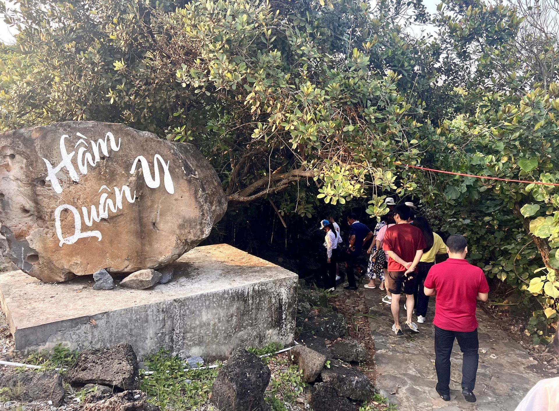 vna_potal_dinh_vi_huong_phat_trien_ben_vung_cho_du_lich_dao_con_co_8701605.jpg