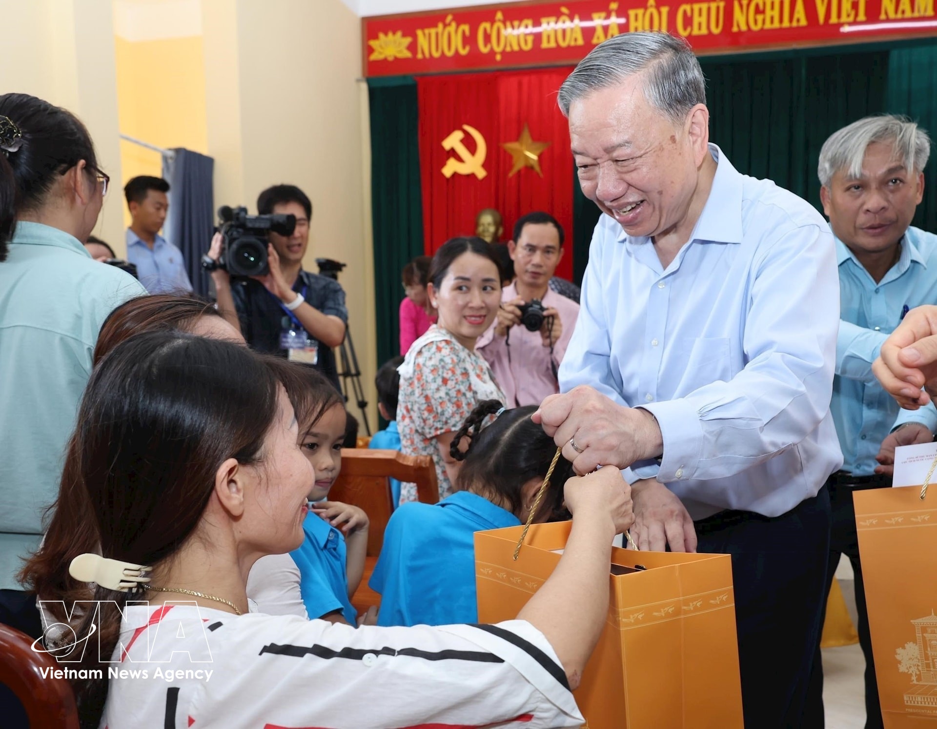 tong-bi-thu-3.jpg