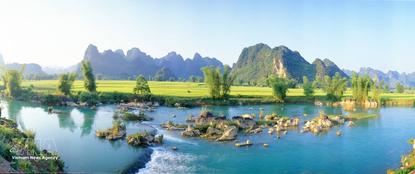quay-son-cao-bang-dong-song-tuoi-dep-vung-bien-vien1.jpg
