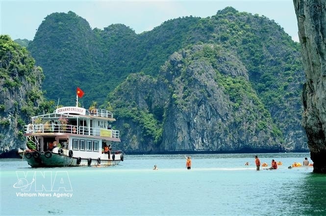 vnanet-potal-vinh-ha-long-quan-d 2