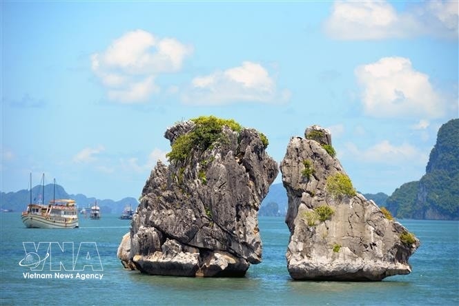vnanet-potal-vinh-ha-long-quan-db3.jpg