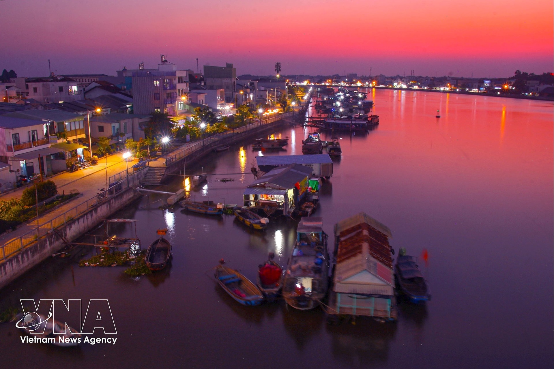 vnanet_potal_can_tho_lung_linh_cho_noi_cai_rang__8679393.jpg