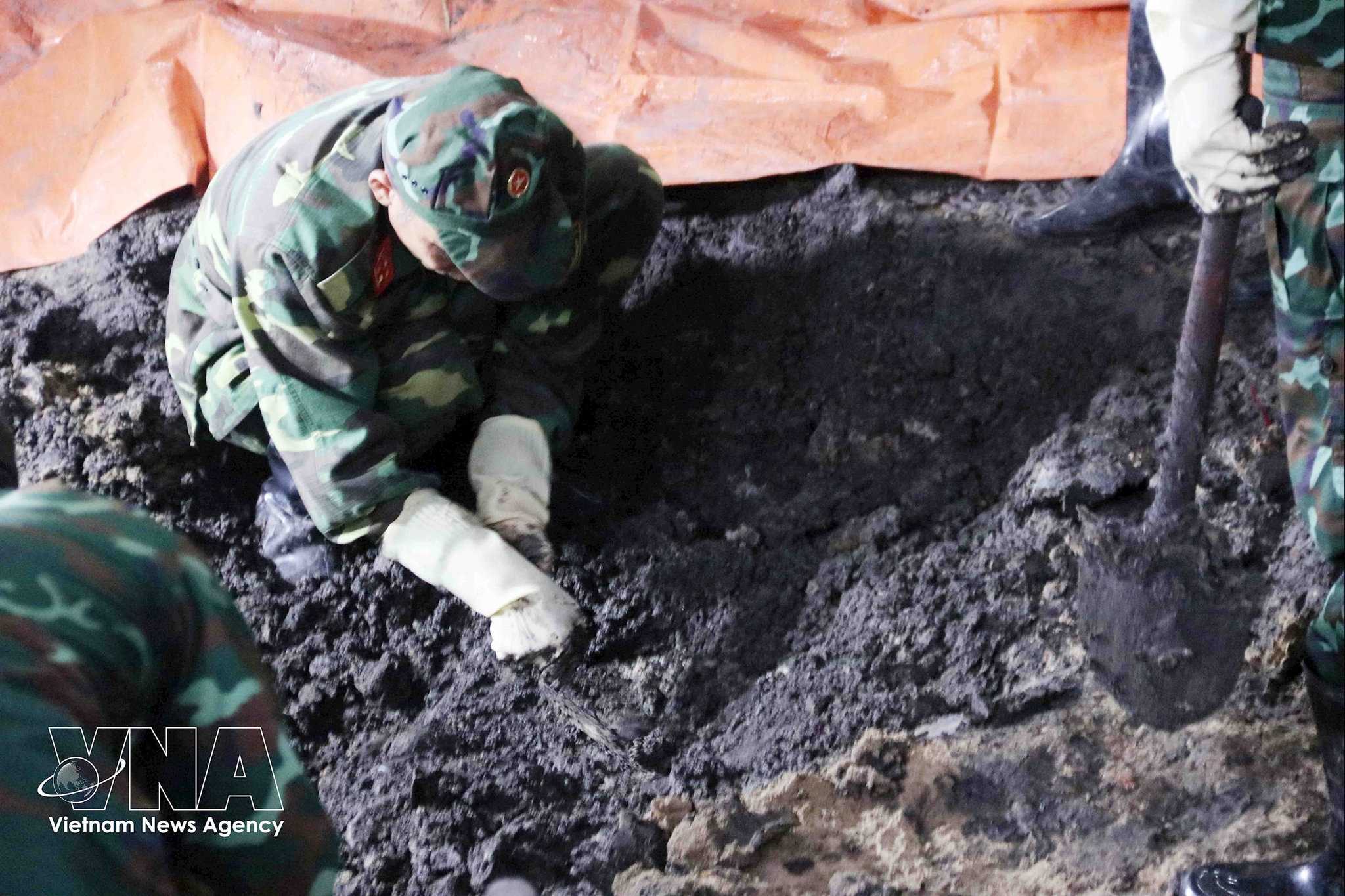 potal-chien-dich-500-ngay-dem-da-quy-tap-29-bo-hai-cot-liet-si-tai-cong-vien-le-thi-rieng-8879727.jpg