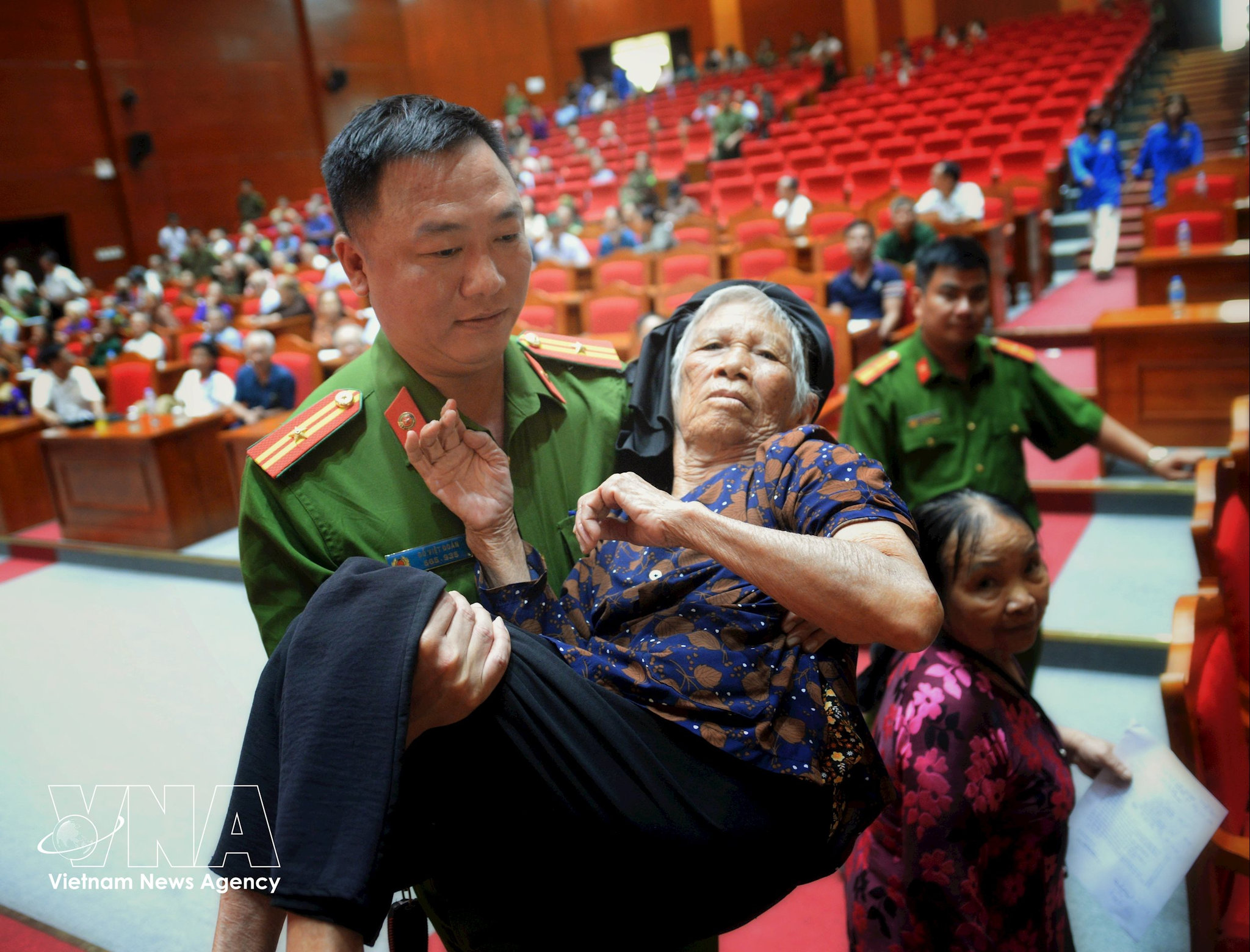 ho-tro-than-nhan.jpg
