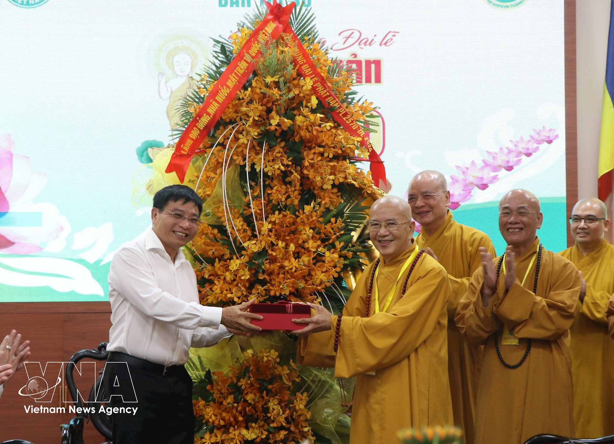 Nhân Đại lễ Phật Đản và Phật lịch 2570 - Dương lịch năm 2026, sáng 29/5/2026, Ủy viên Trung ương Đảng, Phó Thủ tướng Chính phủ Nguyễn Văn Thắng đến thăm và chúc mừng Ban Trị sự Giáo hội Phật giáo Việt Nam thành phố Huế tại chùa Từ Đàm, phường Thuận Hoá. Ảnh: Mai Trang - TTXVN