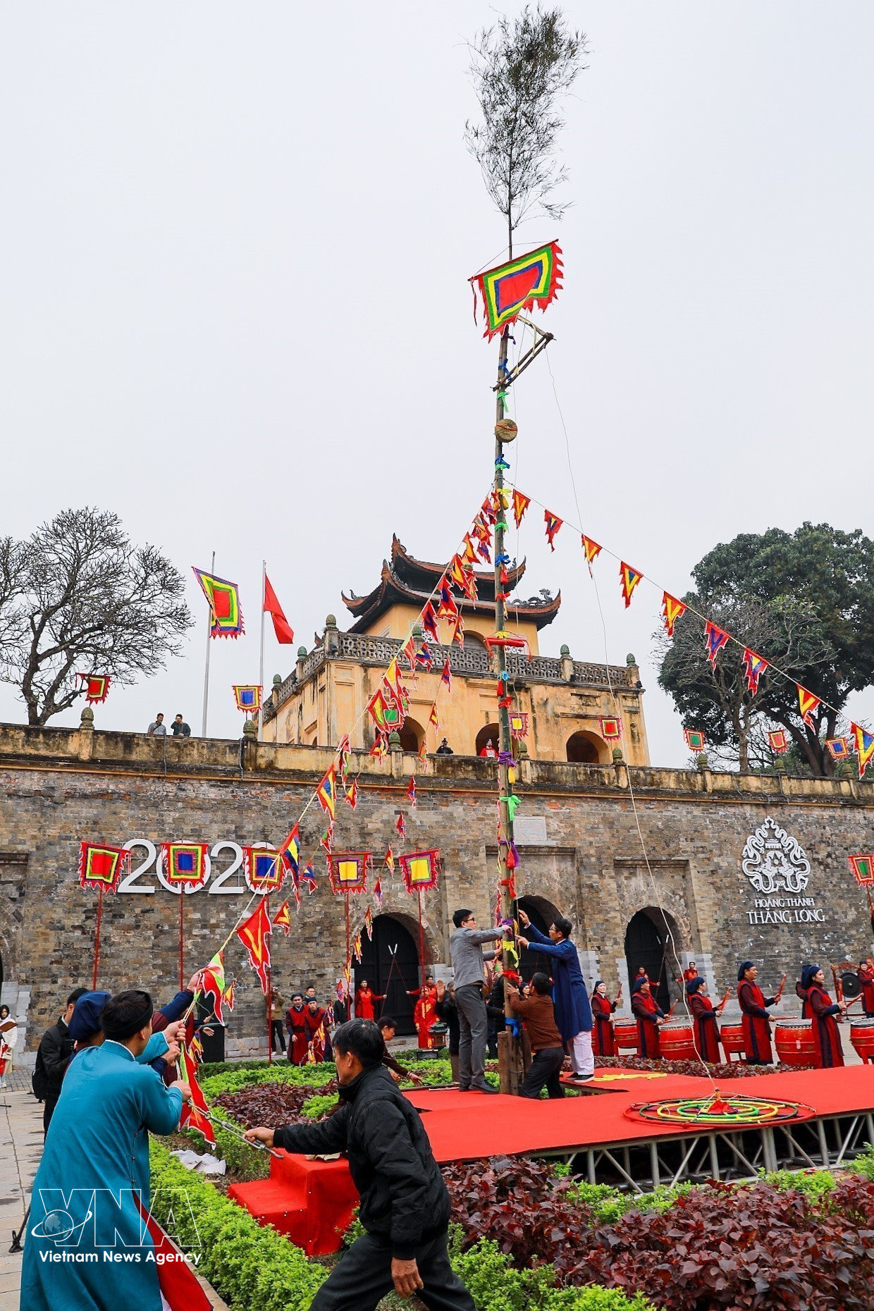 potal-tai-hien-cac-nghi-le-tong-cuu-nghinh-tan-tai-hoang-thanh-thang-long-8584376-1.jpg