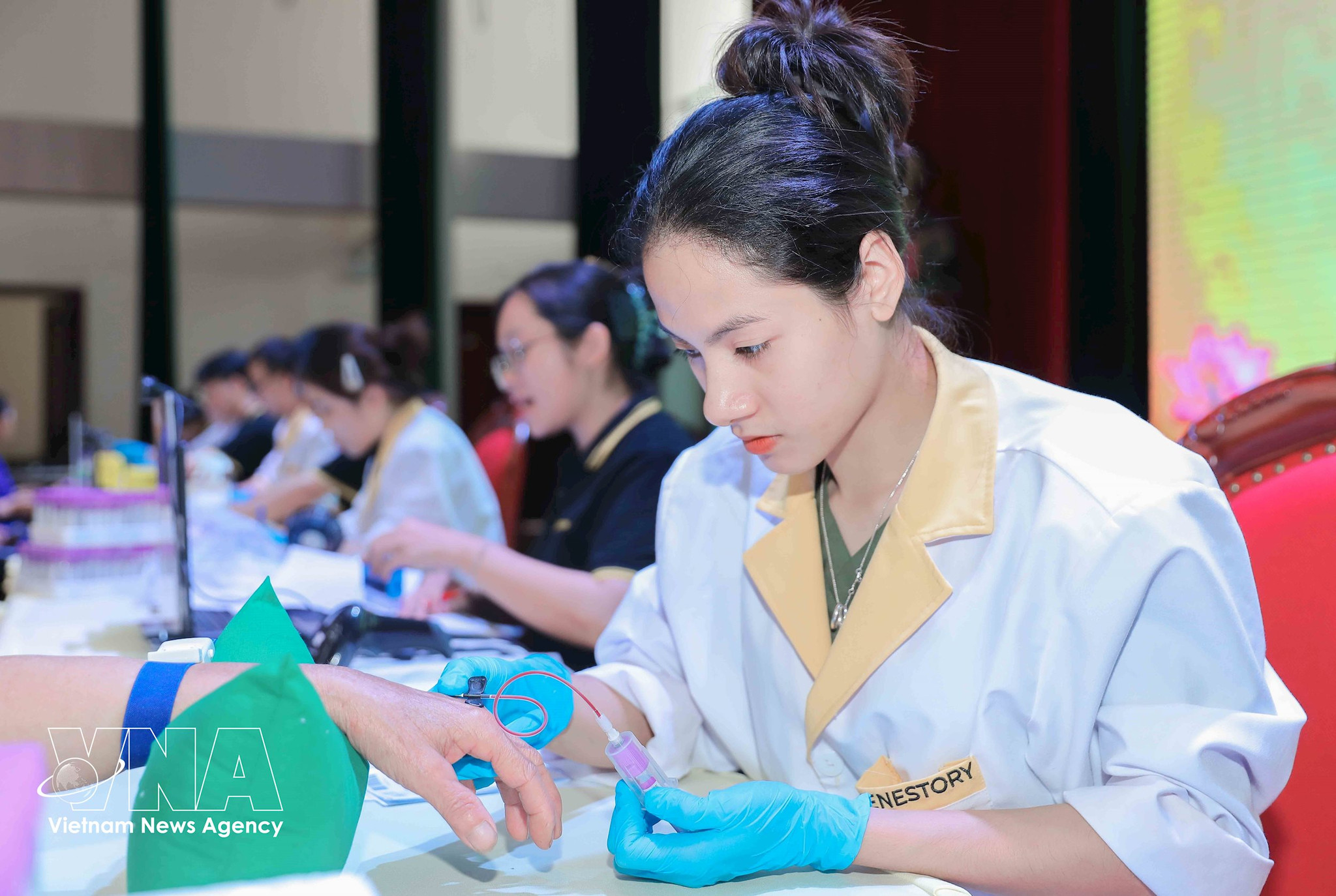 thu-nhan-mau-adn-1.jpg