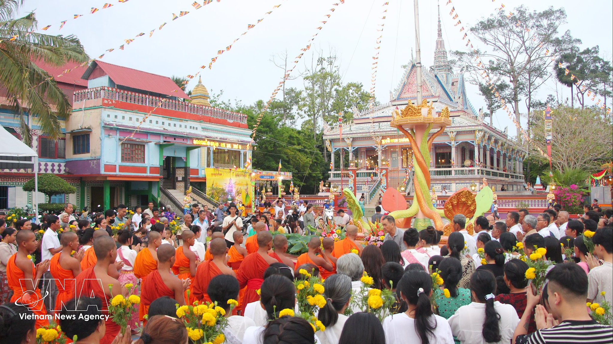 Lễ rước rước Đại lịch (Maha Songkran) mừng năm mới của đồng bào Khmer ở chùa Sro Lôn (xã Đại Tâm, huyện Mỹ Xuyên, tỉnh Sóc Trăng). Ảnh: Chanh Đa-TTXVN