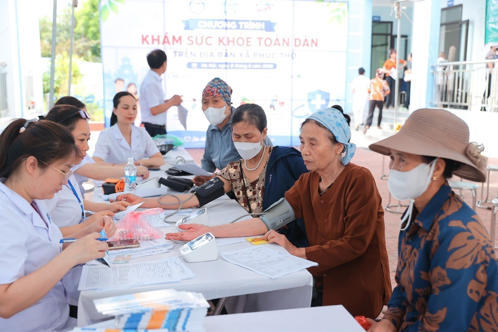 vna_potal_ha_noi_xa_phuc_tho_trien_khai_kham_suc_khoe_toan_dan_8812780.jpeg