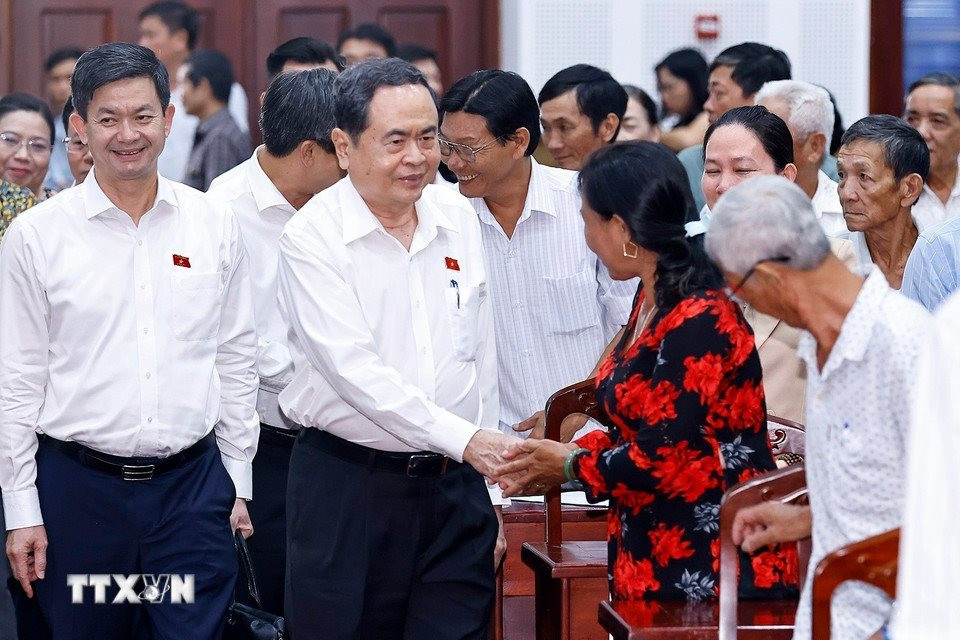 chu-tich-quoc-hoi-tiep-xuc-cu-tri-can-tho-1.jpg