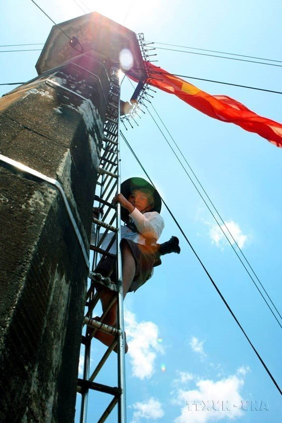 vna_potal_80_nam_thong_tan_xa_viet_nam_phong_vien_thong_tan_no_luc_khong_ngung_de_dong_tin_chay_mai_8267561.jpg