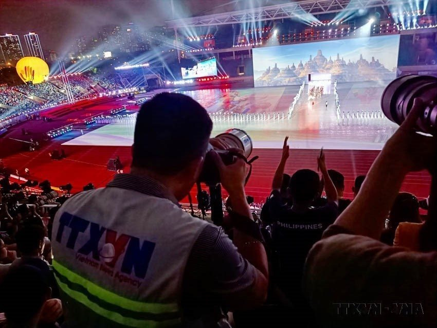 vna_potal_80_nam_thong_tan_xa_viet_nam_phong_vien_thong_tan_no_luc_khong_ngung_de_dong_tin_chay_mai_8267576.jpg