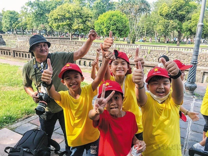 vna_potal_80_nam_thong_tan_xa_viet_nam_phong_vien_thong_tan_no_luc_khong_ngung_de_dong_tin_chay_mai_8267626.jpg
