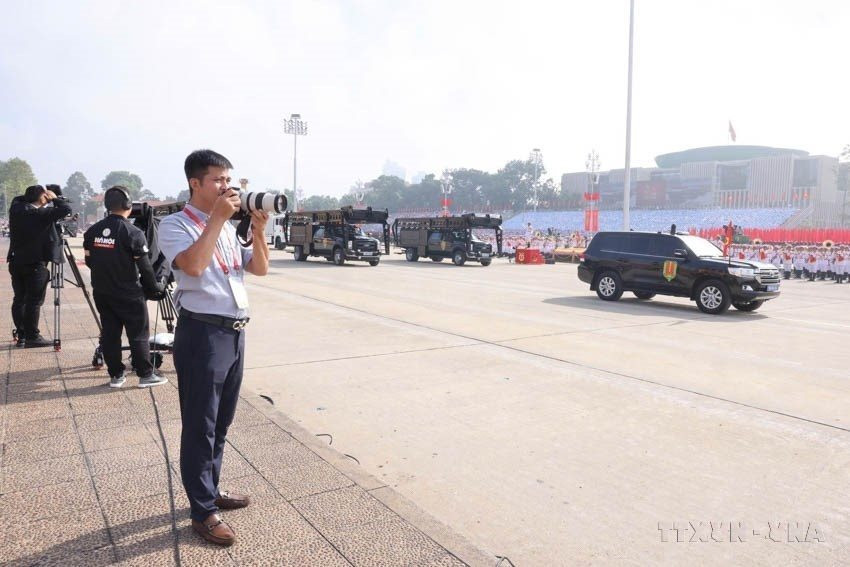 vna_potal_80_nam_thong_tan_xa_viet_nam_phong_vien_thong_tan_no_luc_khong_ngung_de_dong_tin_chay_mai_8267629.jpg