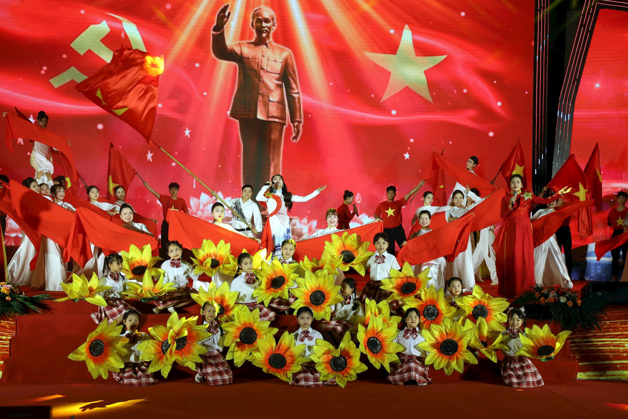 vna_potal_khai_mac_lien_hoan_tuyen_truyen_luu_dong_toan_quoc_8674555.jpg
