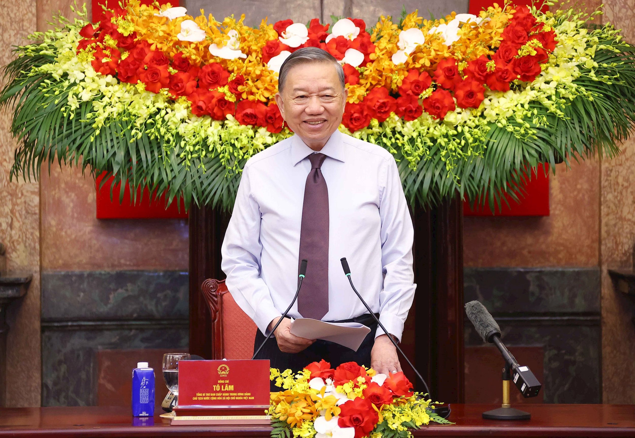 vna_potal_tong_bi_thu_chu_tich_nuoc_gap_mat_101_nha_bao_tieu_bieu_8829741.jpg