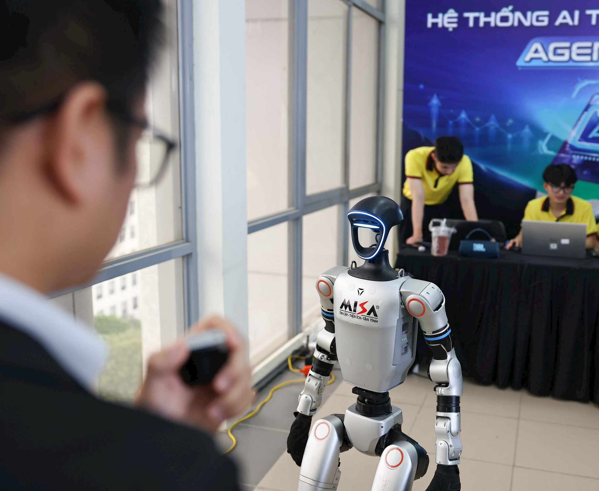 Khu vực trưng bày, giới thiệu sản phẩm trong AI Day 2026.