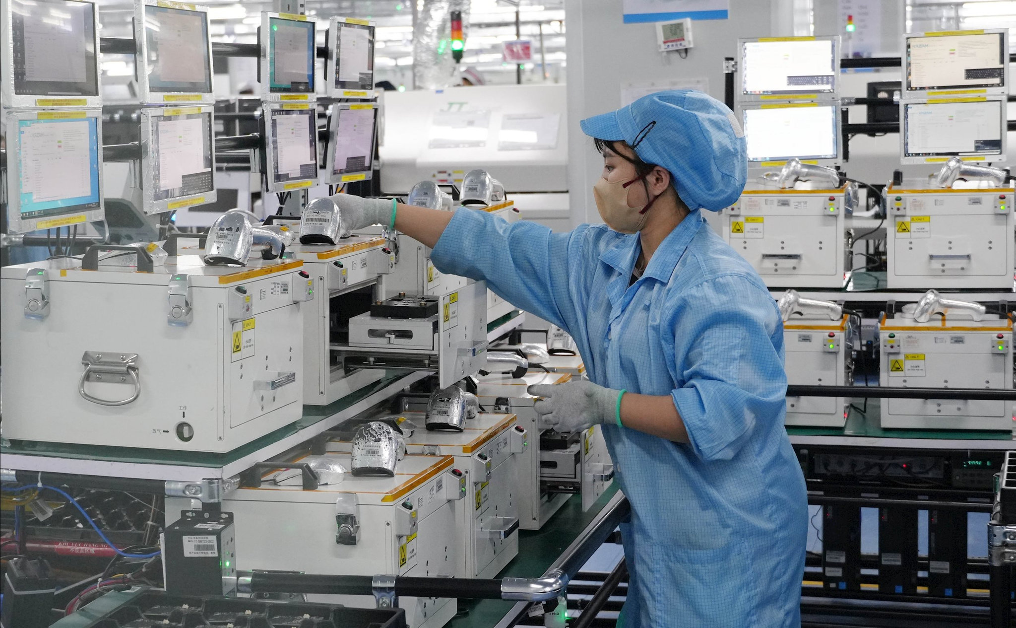 Sản xuất linh kiện điện tử tại Công ty TNHH DBG Technology Việt Nam, Khu công nghiệp Yên Bình, tỉnh Thái Nguyên.