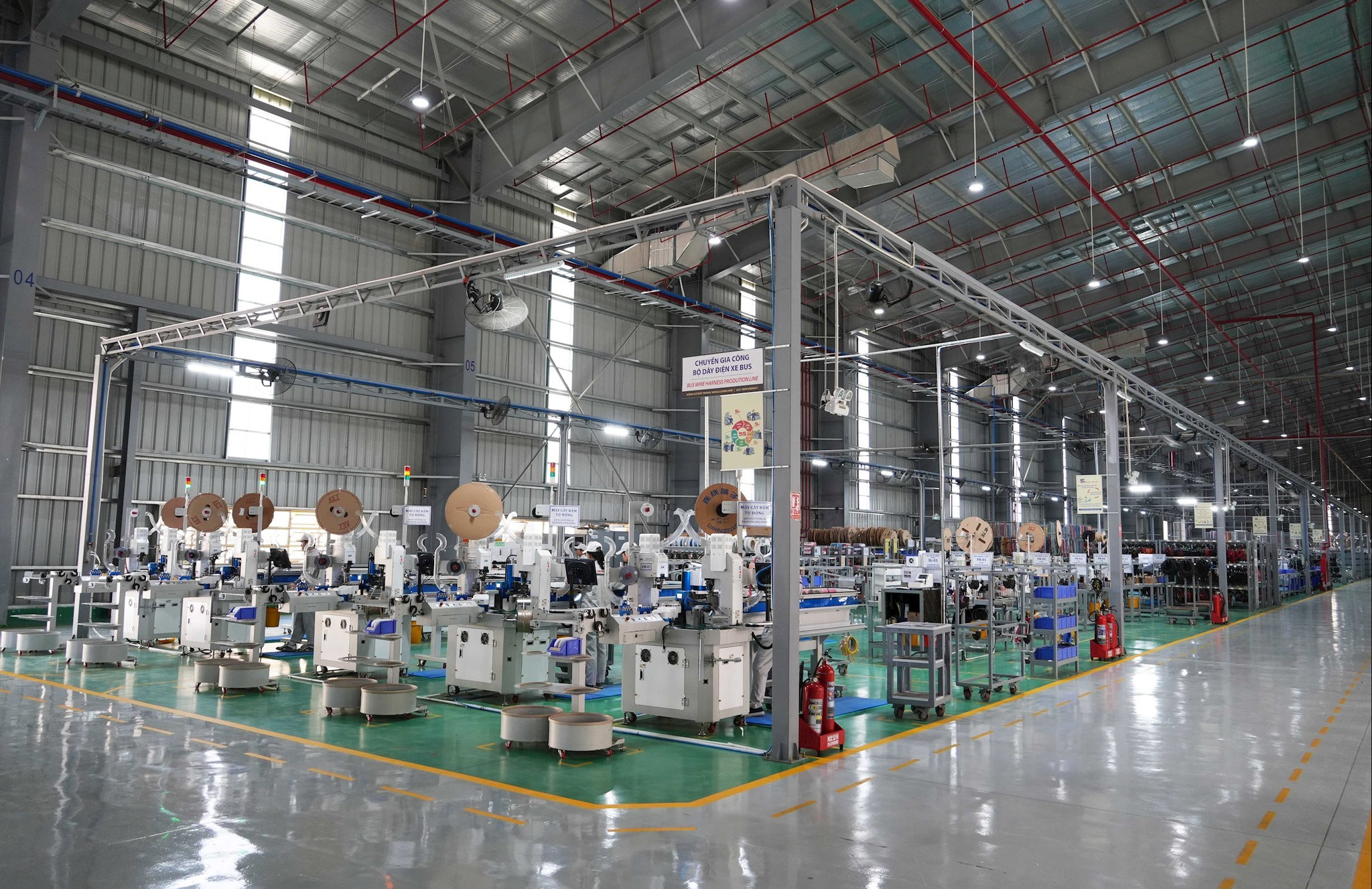 Dây chuyền sản xuất linh kiện ô tô của Kim Long Motor Huế tại Khu kinh tế Chân Mây – Lăng Cô, thành phố Huế
